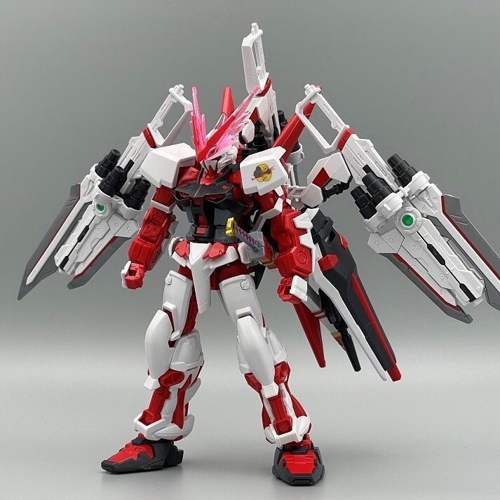 Model Kit Gundam Bandai - Astray Red Frame Gundam Assembly Model